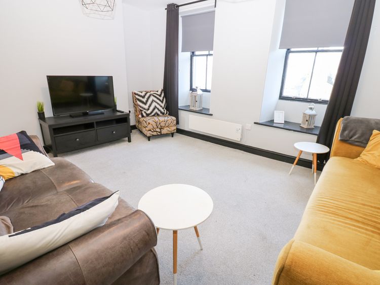 Lowther Penthouse, listing photograph 2