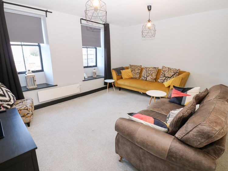Lowther Penthouse, listing photograph 3