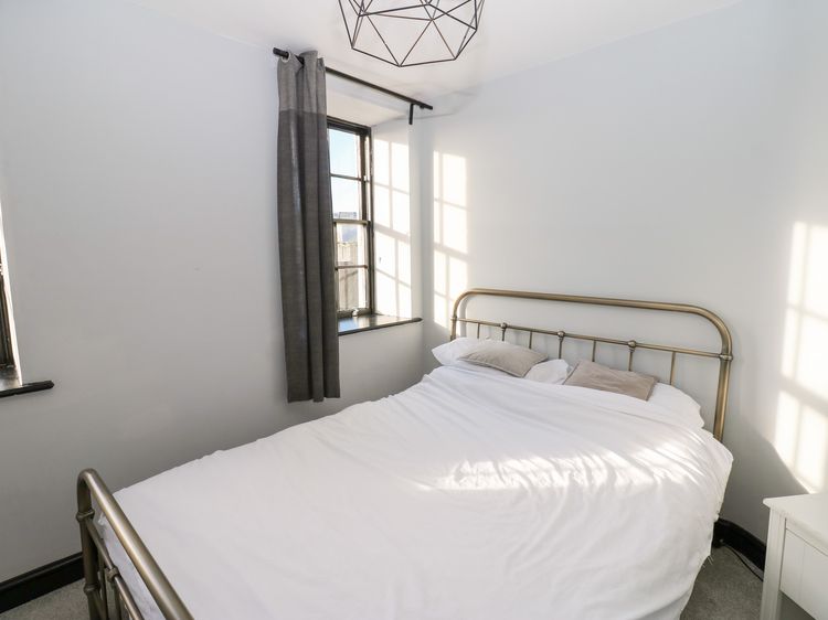 Lowther Penthouse, listing photograph 10