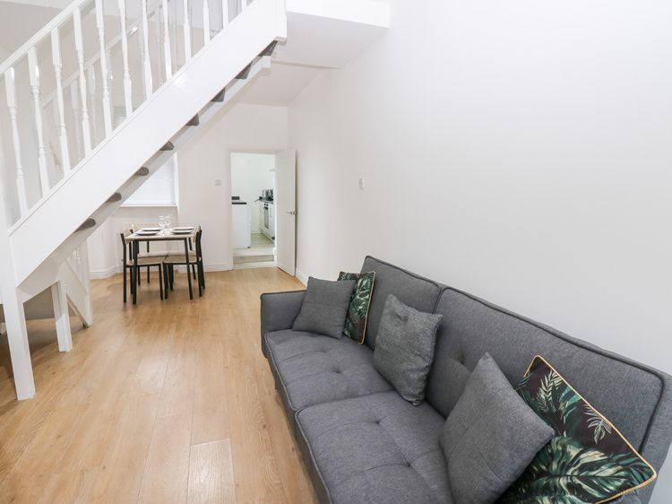 Holly House, listing photograph 6