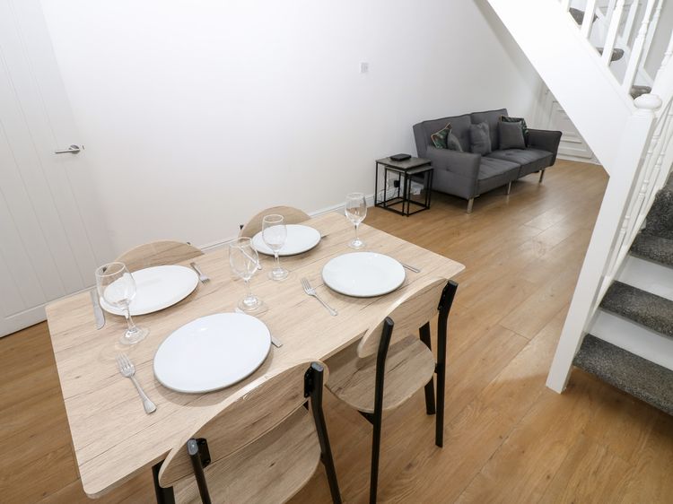 Holly House, listing photograph 8