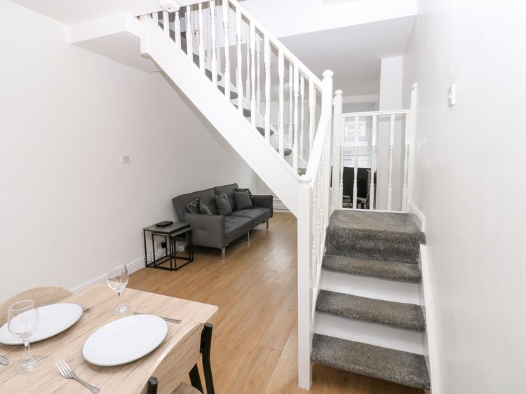 Holly House, listing photograph 9