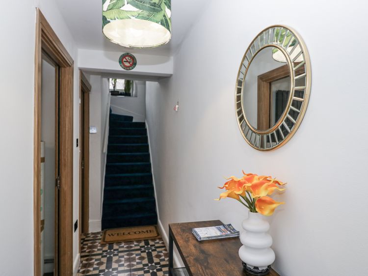 Aspen Boutique, listing photograph 10