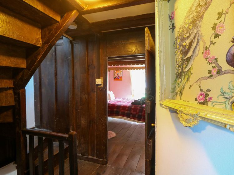 The Little Laura Ashley House, listing photograph 5
