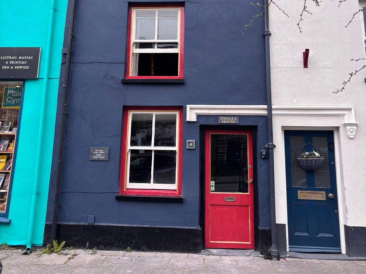 The Little Laura Ashley House, listing photograph 2
