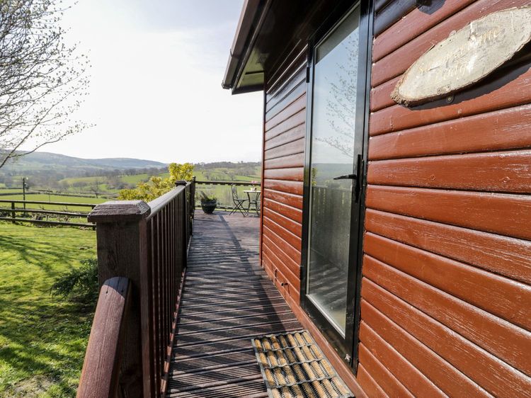 Summertime Lodge, listing photograph 2