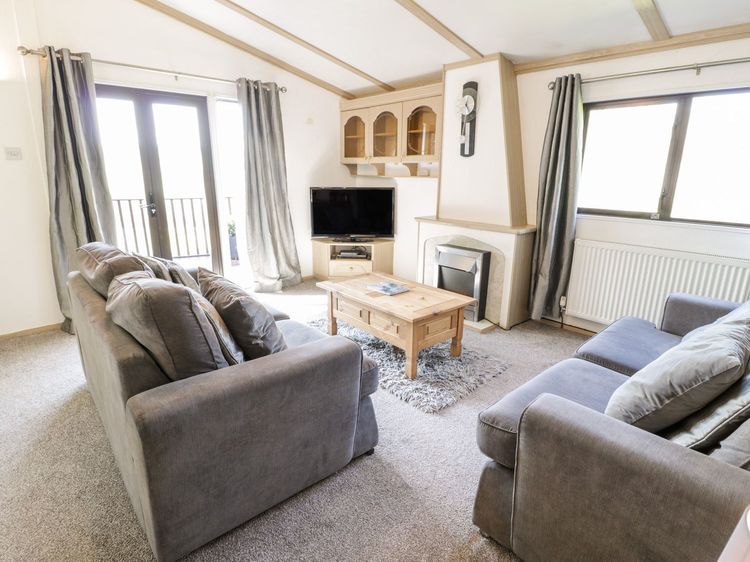 Springtime Lodge, listing photograph 4