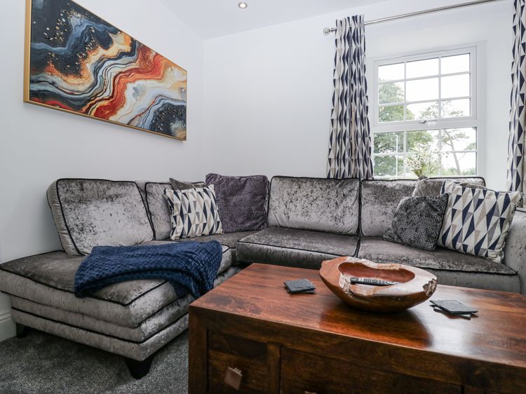 Holy Trinity Cottage, listing photograph 4