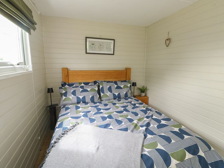 Seiriol Shepherds Hut, listing photograph 6