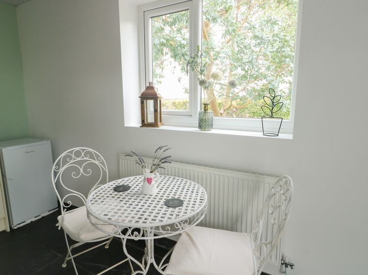 Seiriol Shepherds Hut, listing photograph 10