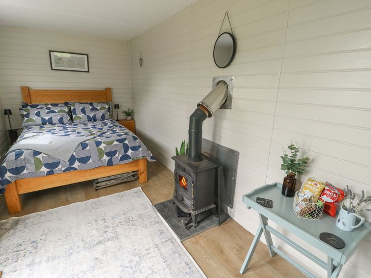 Llewelyn Shepherds Hut, listing photograph 4
