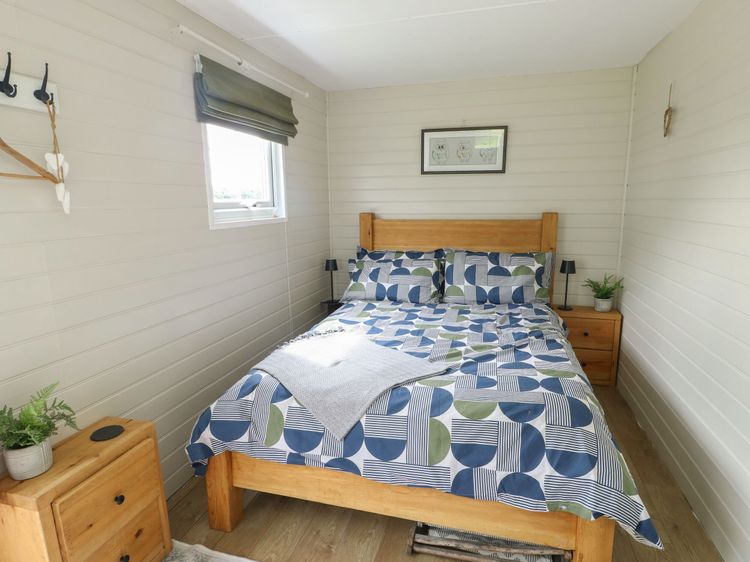 Llewelyn Shepherds Hut, listing photograph 5