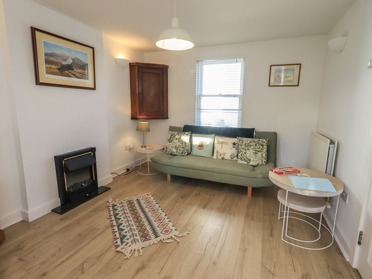 Swirl Howe, listing photograph 4