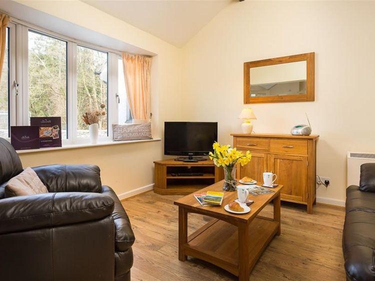 2 Riverside Cottage, listing photograph 2