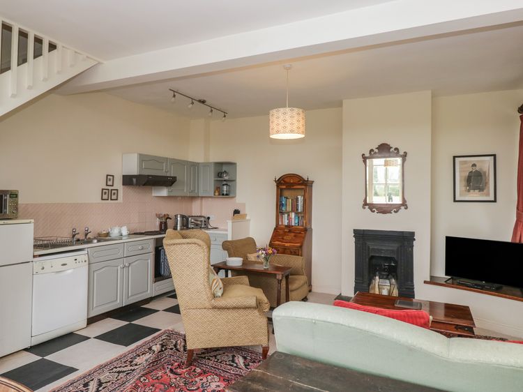 Huntsman's Cottage, listing photograph 6
