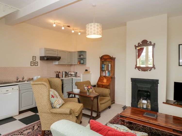 Huntsman's Cottage, listing photograph 10