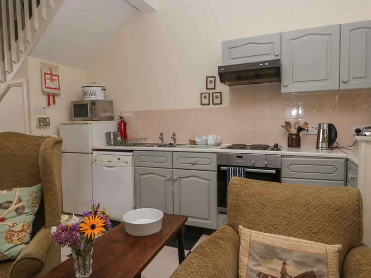 Huntsman's Cottage, listing photograph 12