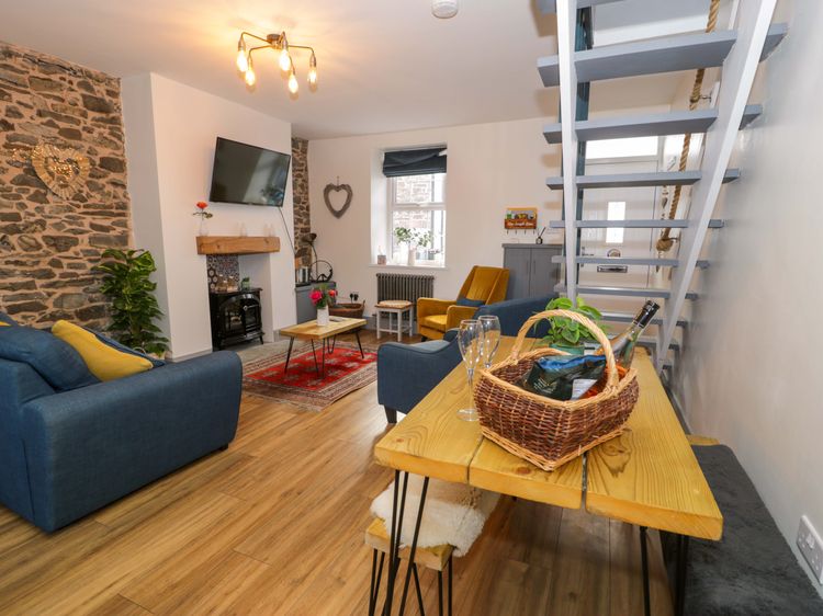 8 Watkin Street, listing photograph 3