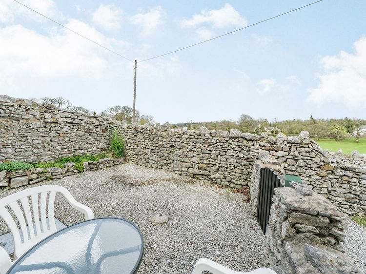 Pye Hall Cottage, listing photograph 3