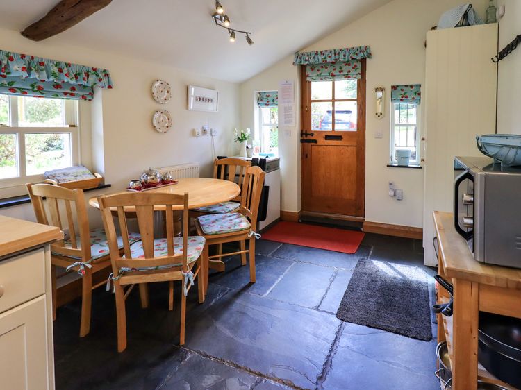Beckside Studio, listing photograph 9