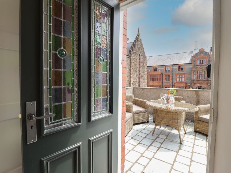 2 Llewelyn Street, listing photograph 2