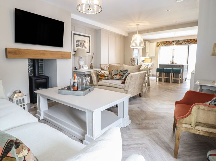 2 Llewelyn Street, listing photograph 3