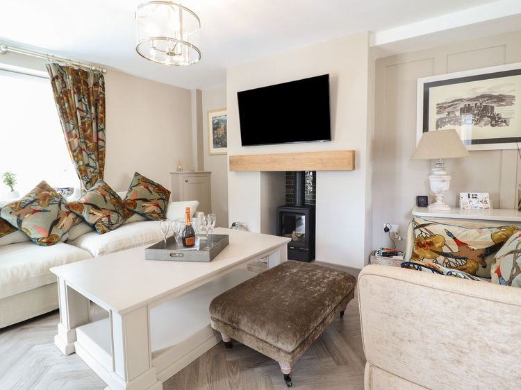 2 Llewelyn Street, listing photograph 4