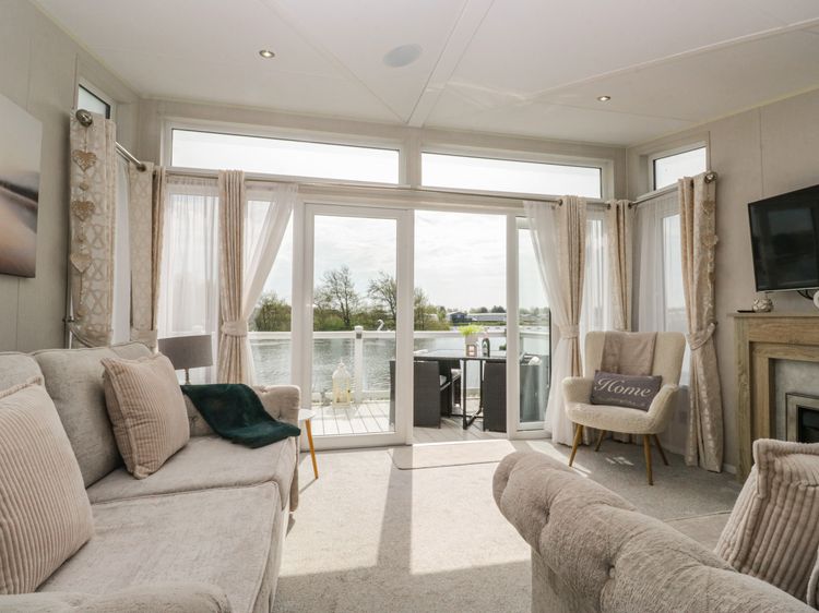 Swan Haven, listing photograph 4