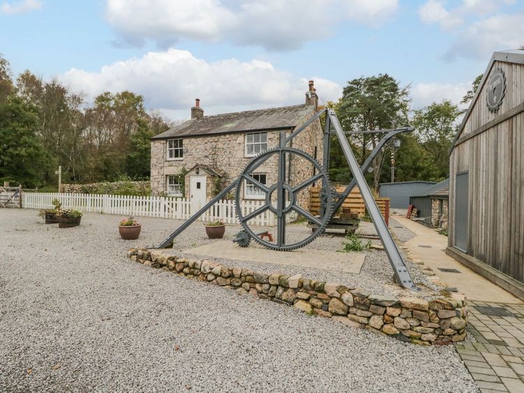 Irt Cottage, listing photograph 2