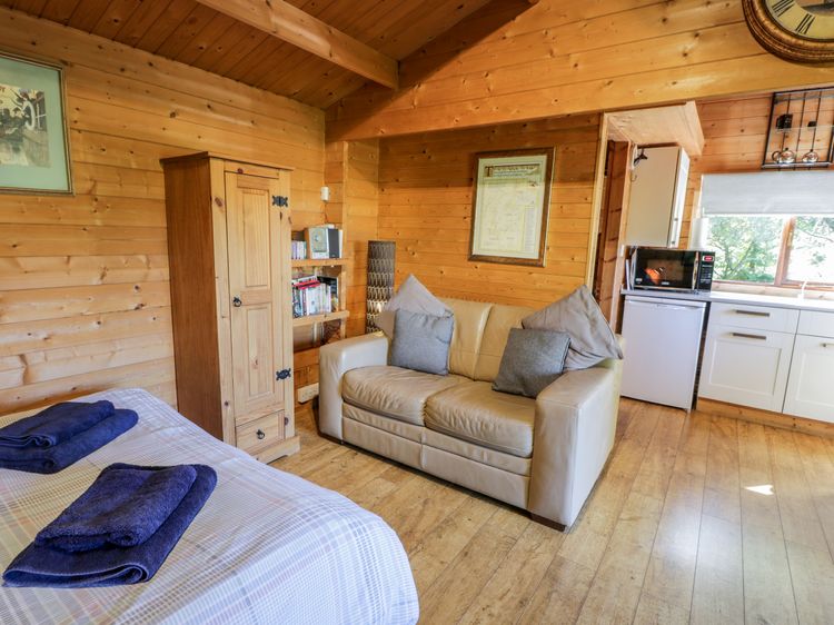 The Log Cabin, listing photograph 5
