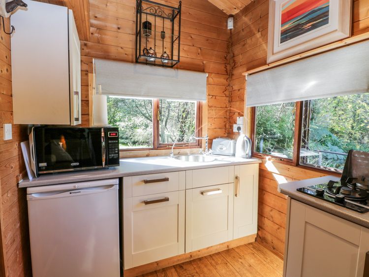 The Log Cabin, listing photograph 6