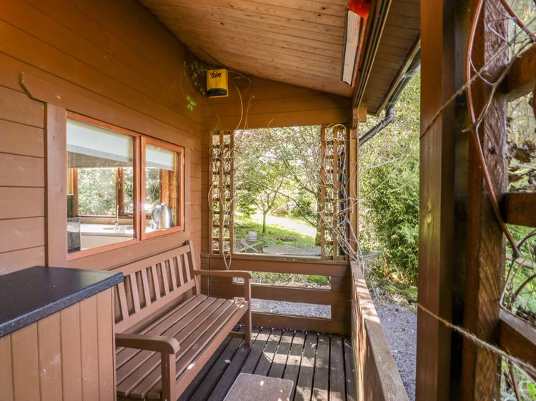 The Log Cabin, listing photograph 9