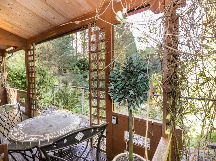 The Log Cabin, listing photograph 10
