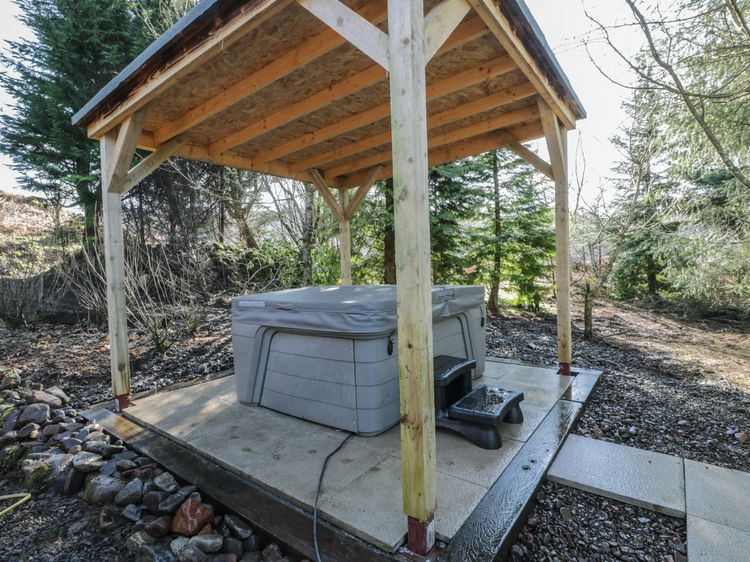 The Log Cabin, listing photograph 12