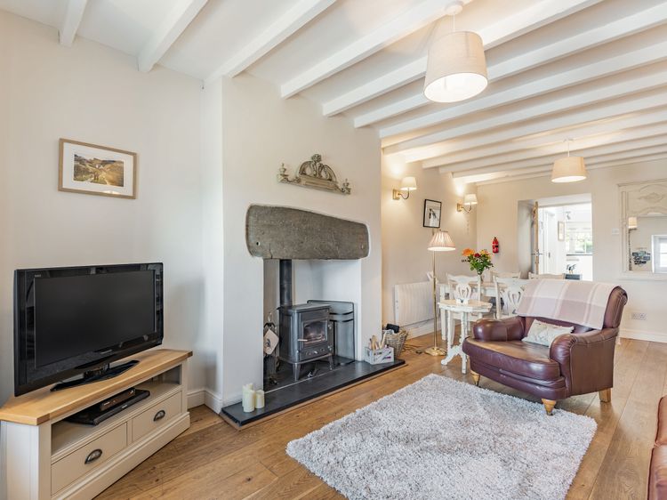 2 Bryn Tirion, listing photograph 3