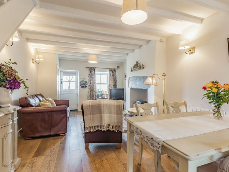 2 Bryn Tirion, listing photograph 5