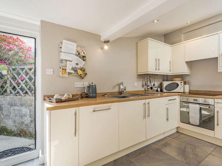 2 Bryn Tirion, listing photograph 11