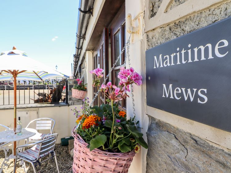 Maritime Mews, 6 The Oakleys, listing photograph 2