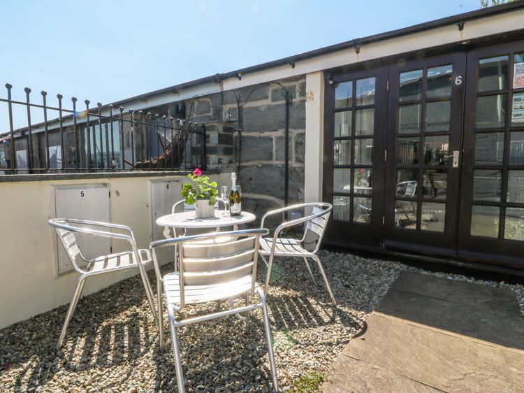 Maritime Mews, 6 The Oakleys, listing photograph 3