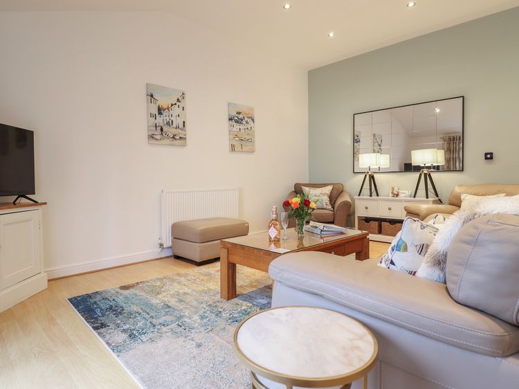 Maritime Mews, 6 The Oakleys, listing photograph 5
