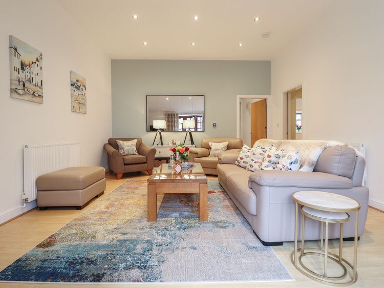 Maritime Mews, 6 The Oakleys, listing photograph 6
