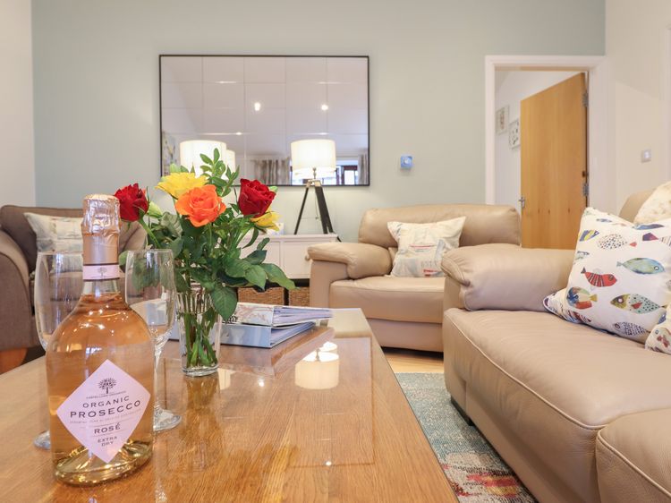 Maritime Mews, 6 The Oakleys, listing photograph 7
