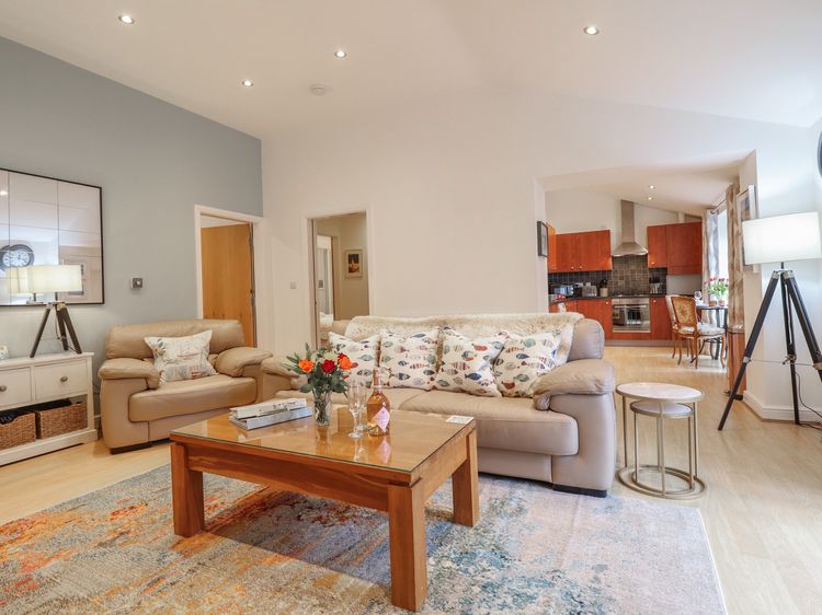 Maritime Mews, 6 The Oakleys, listing photograph 8