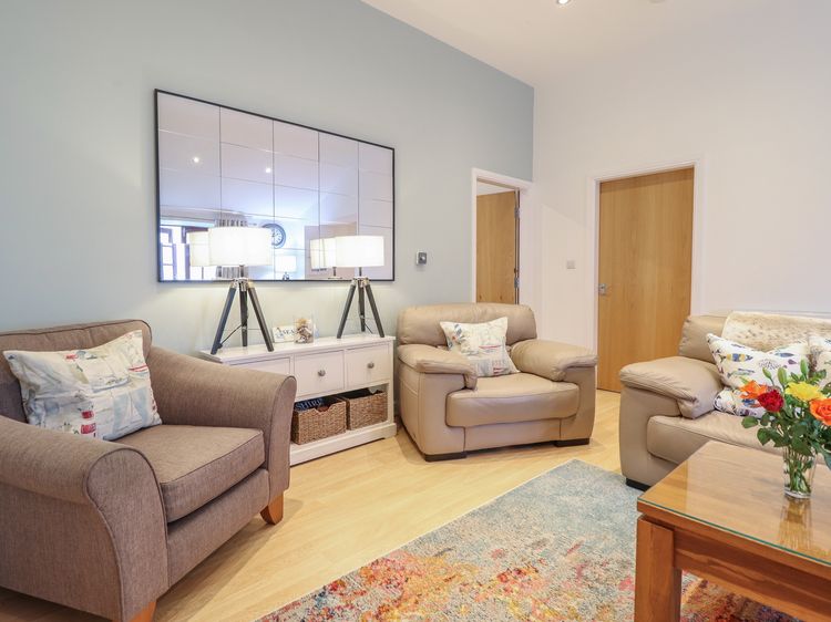 Maritime Mews, 6 The Oakleys, listing photograph 9