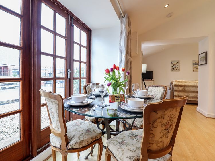 Maritime Mews, 6 The Oakleys, listing photograph 11