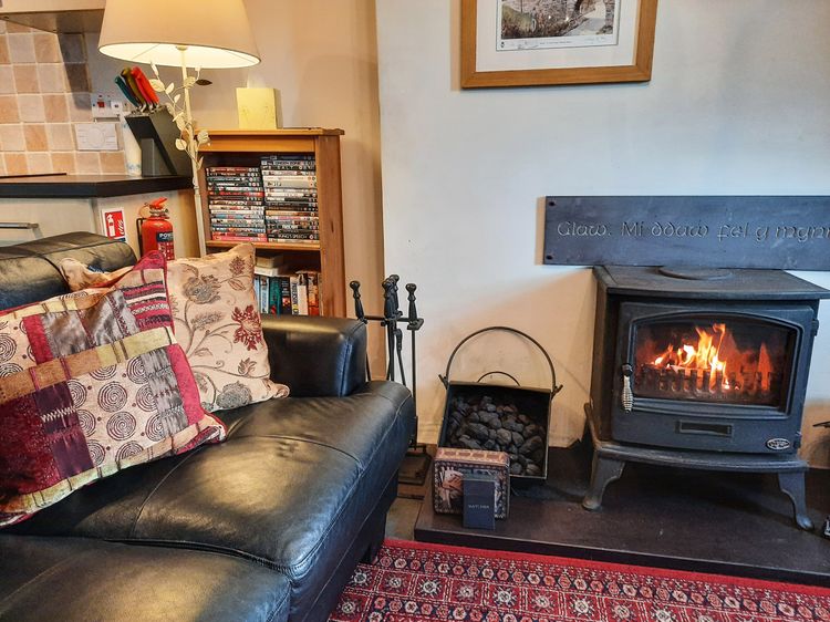 Bwthyn Ger Afon (Riverplace Cottage), listing photograph 7