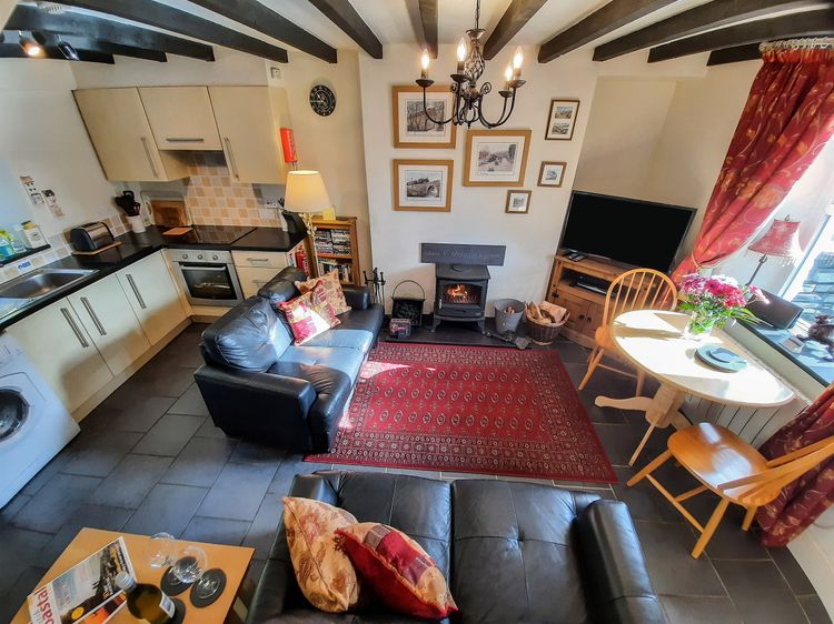 Bwthyn Ger Afon (Riverplace Cottage), listing photograph 8
