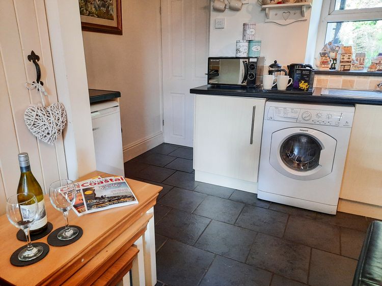 Bwthyn Ger Afon (Riverplace Cottage), listing photograph 11