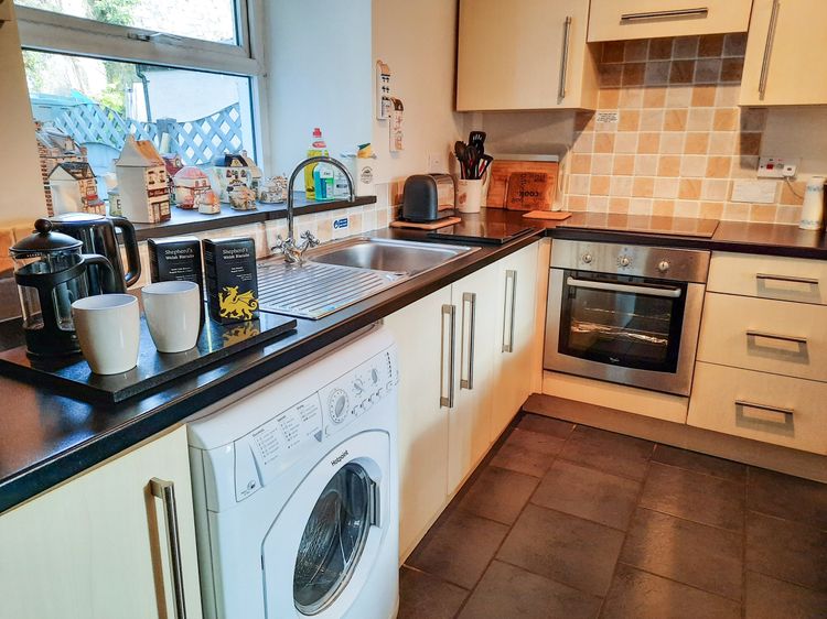 Bwthyn Ger Afon (Riverplace Cottage), listing photograph 12