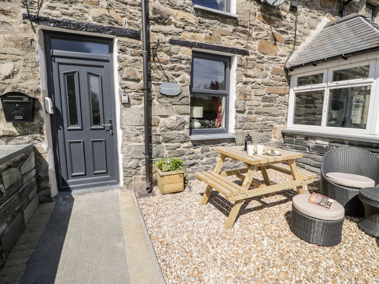 Bwthyn Ger Afon (Riverplace Cottage), listing photograph 4